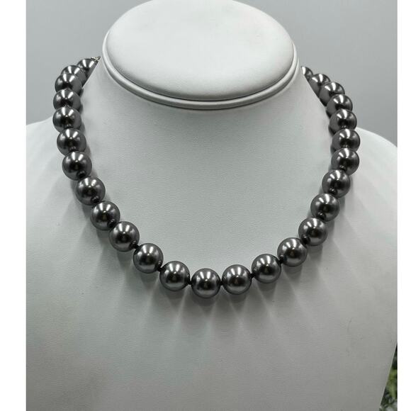 Vintage Faux Gray Glass Pearl Hand Knotted Toggle Clasp Single Strand Necklace - Picture 1 of 8